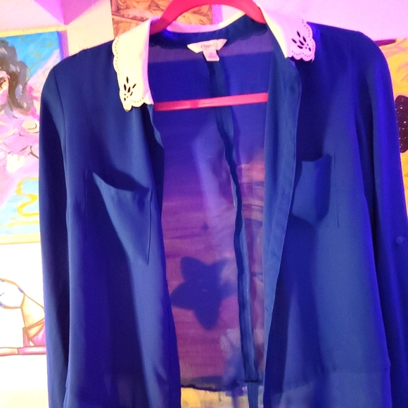 A beautiful blue button up sheer top - Picture 4 of 6